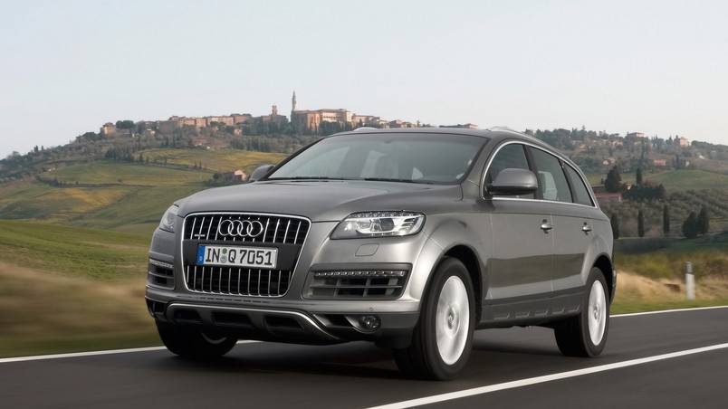 2009 Audi Q7 - Grey Front Angle Speed 1 wallpaper