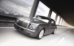Superb Silver Rolls Royce wallpaper