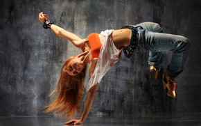 Girl Breakdancing wallpaper