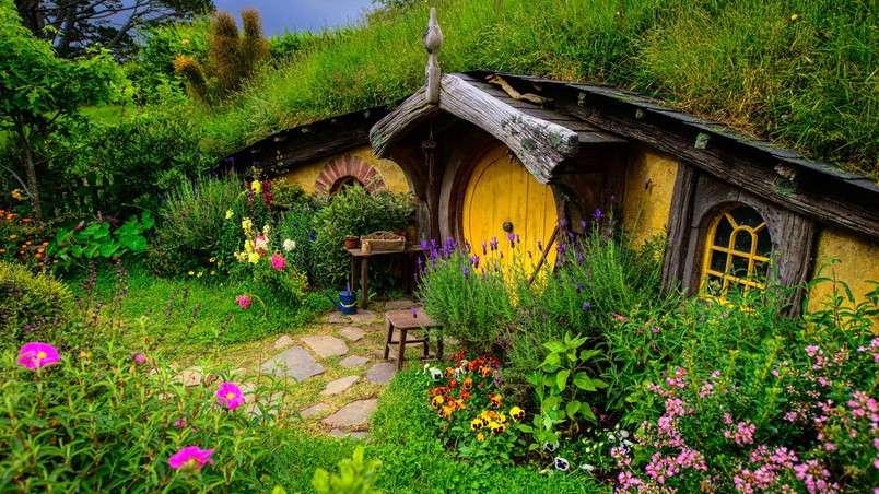 Old Beautiful Cottage wallpaper