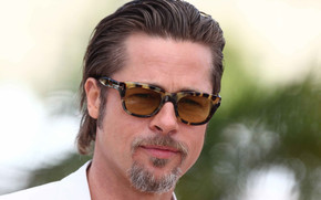 Brad Pitt with Glasses wallpaper