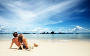 Couple on The Beach wallpaper
