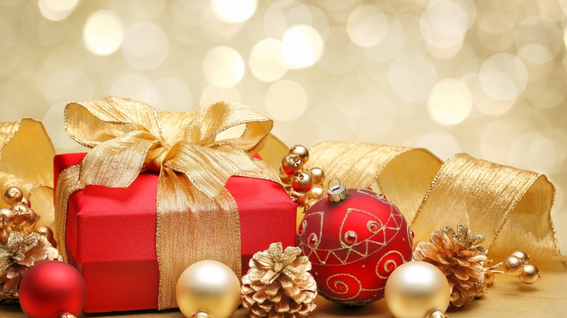 Christmas Gift Box and Decorations HD Wallpaper - WallpaperFX