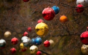 Globes on the Tree