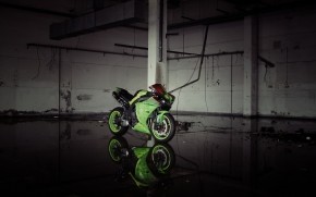 Green Yamaha YZF R1 