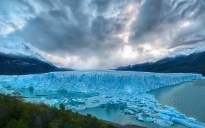 Huge Glaciar