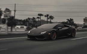 Dark Lamborghini Huracan
