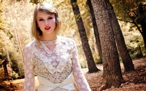 Taylor Swift in Woods wallpaper