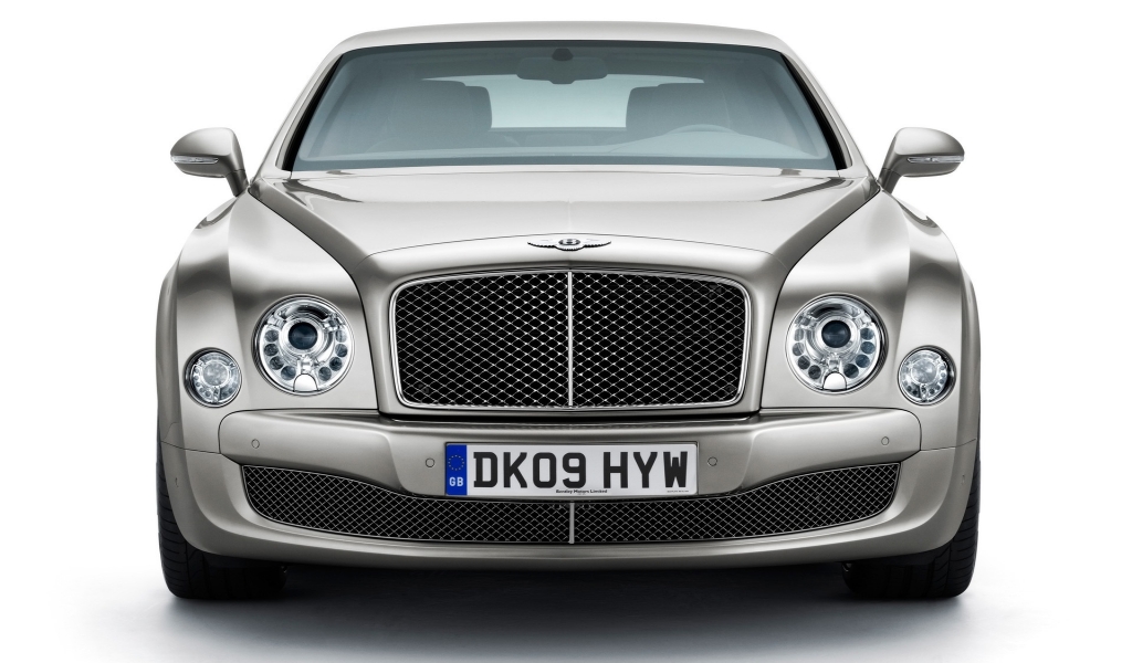2010 Bentley Mulsanne Front for 1024 x 600 widescreen resolution