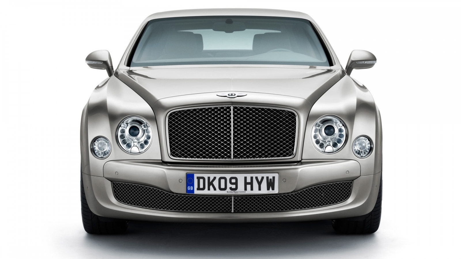 2010 Bentley Mulsanne Front for 1600 x 900 HDTV resolution