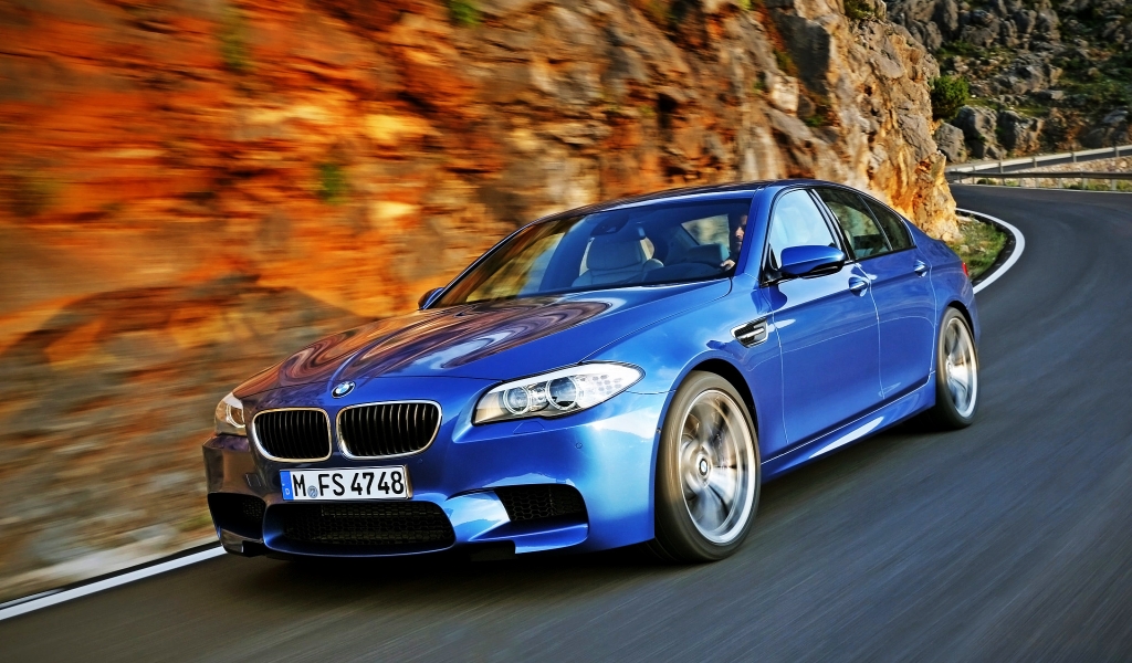 2012 BMW M5 for 1024 x 600 widescreen resolution
