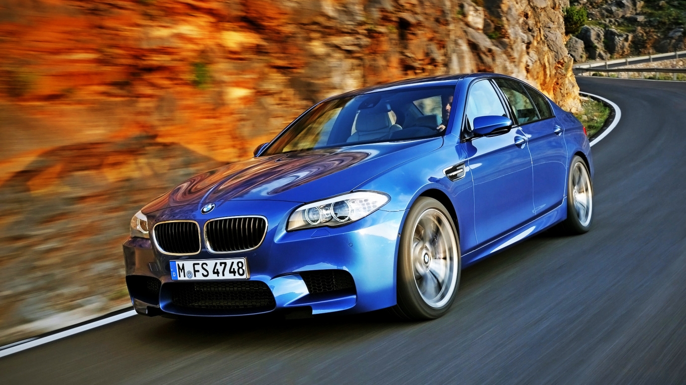 2012 BMW M5 for 1366 x 768 HDTV resolution