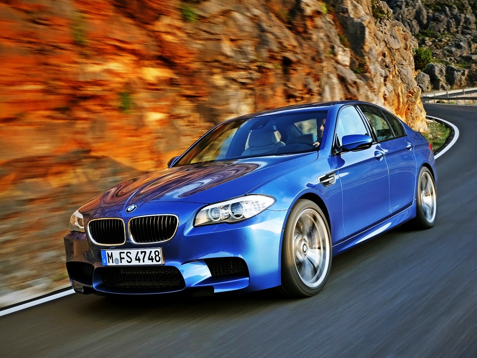 2012 BMW M5 for 1600 x 1200 resolution