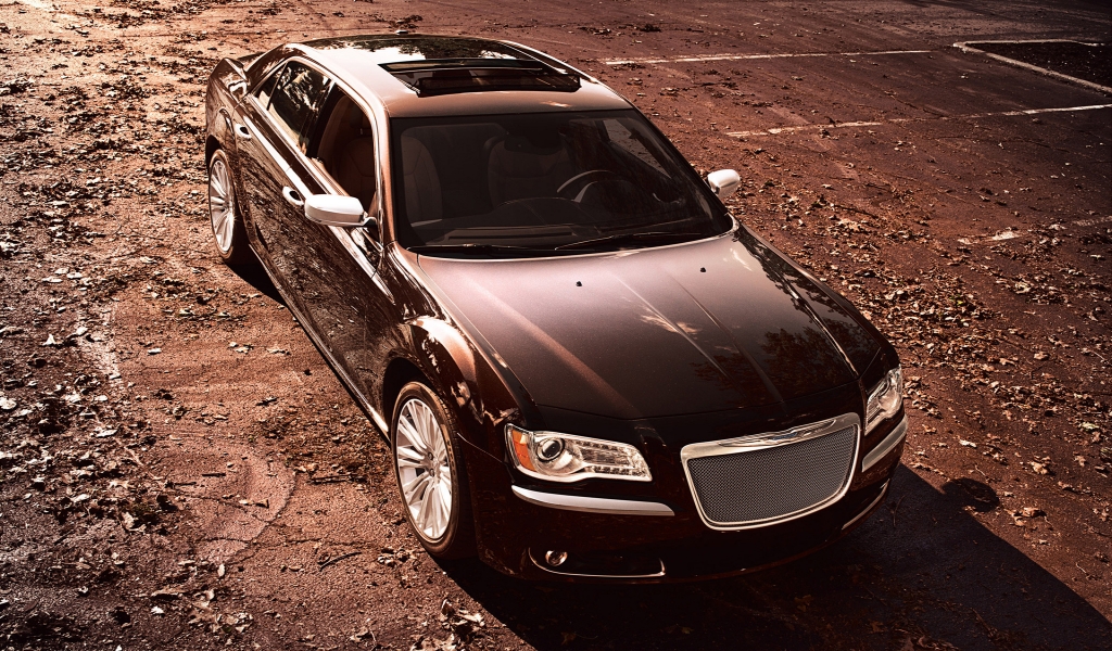 2012 Chrysler 300 Luxury Series for 1024 x 600 widescreen resolution
