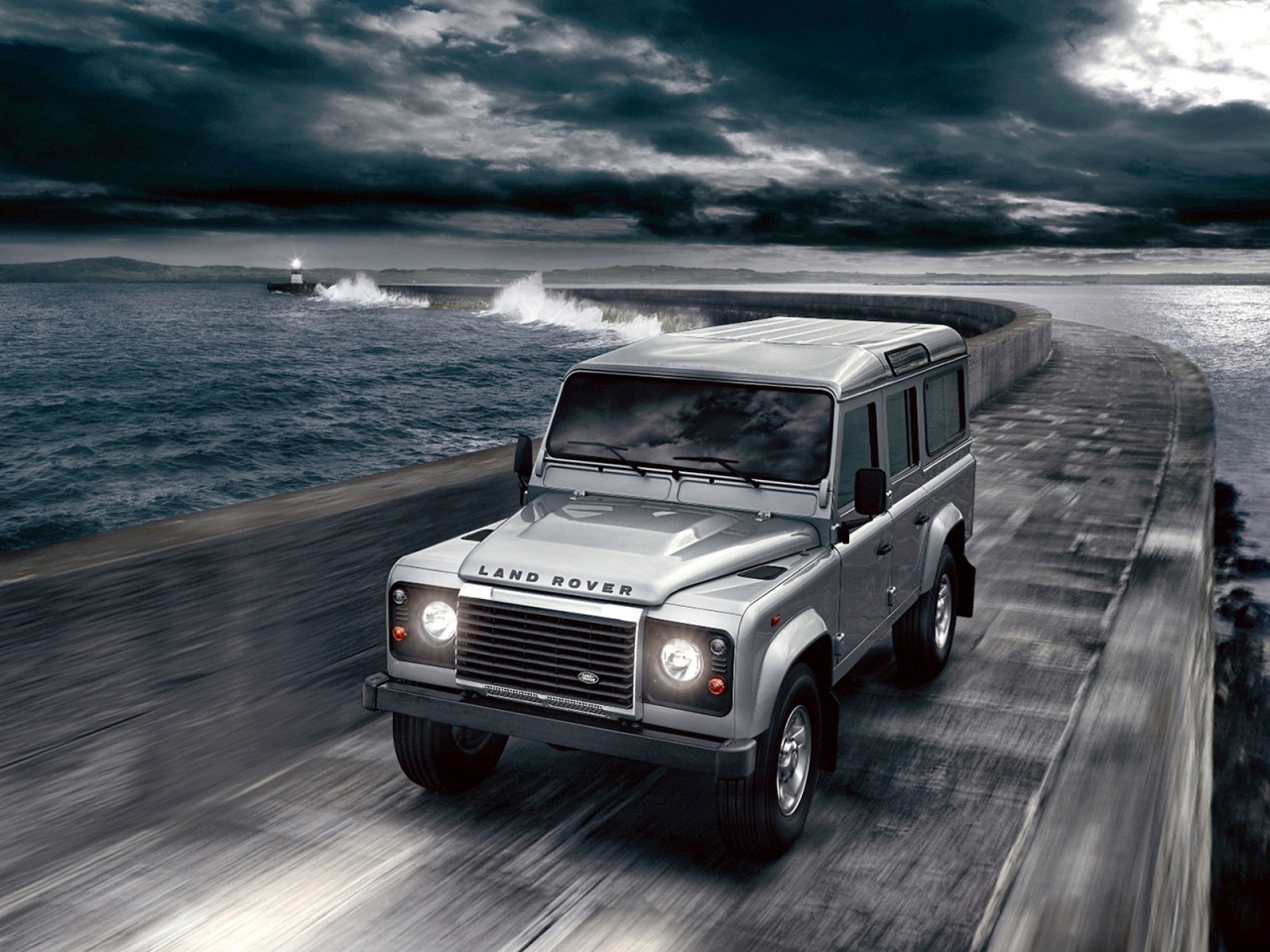 2012 Land Rover Defender for 1280 x 960 resolution