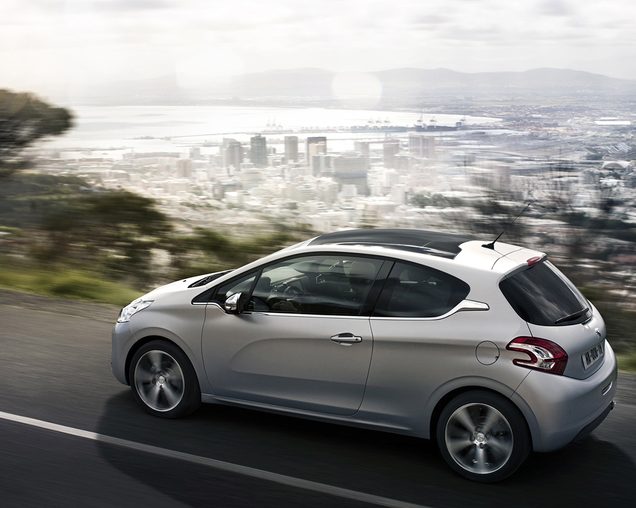 2012 Peugeot 208 for 1280 x 1024 resolution