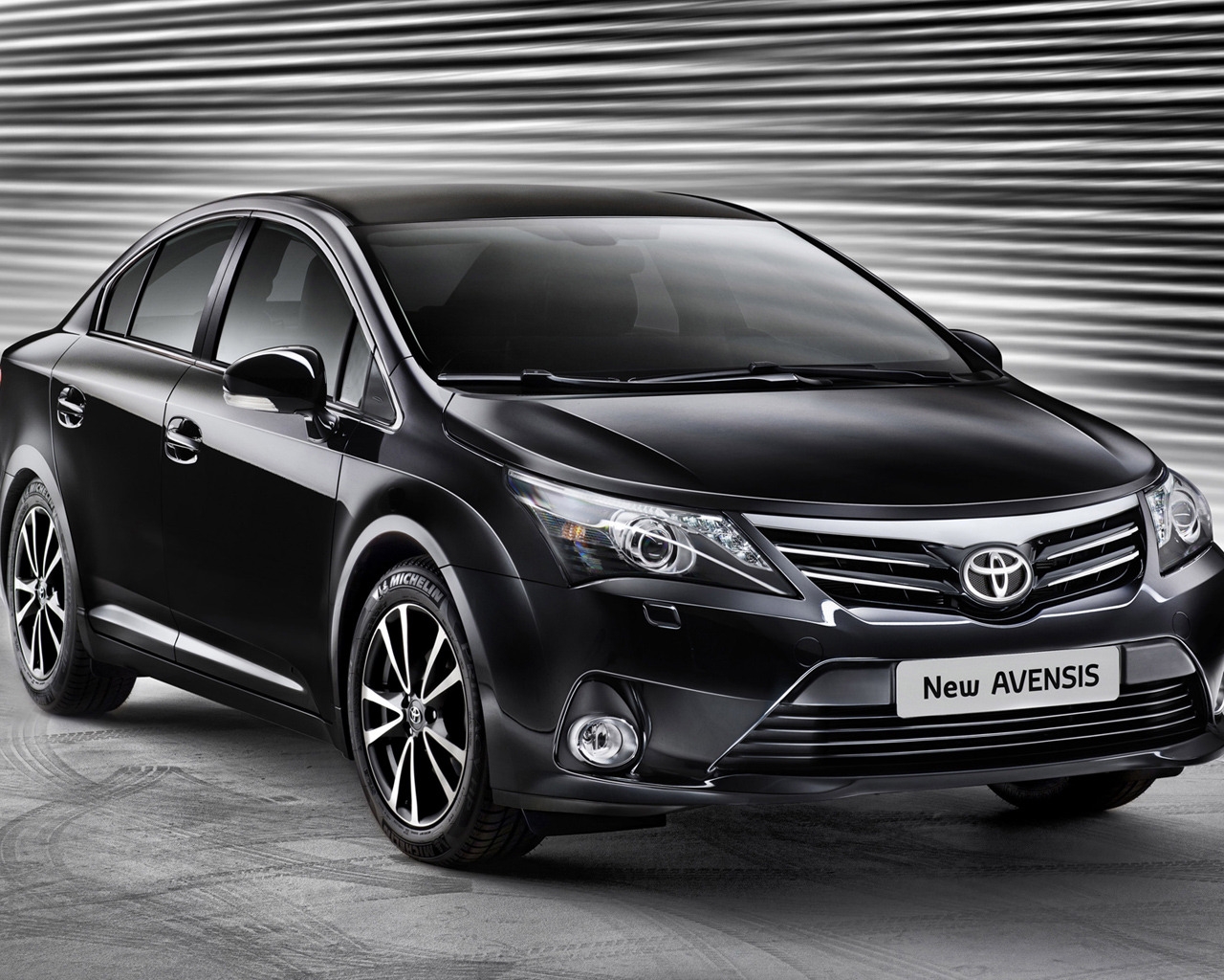 2012 Toyota Avensis for 1280 x 1024 resolution