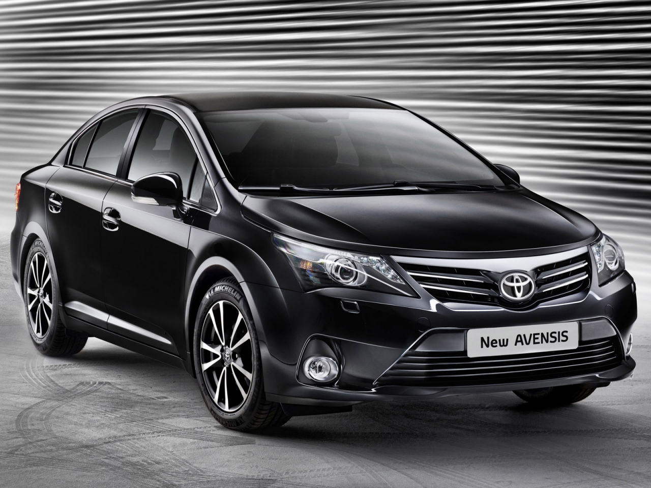 2012 Toyota Avensis for 1280 x 960 resolution