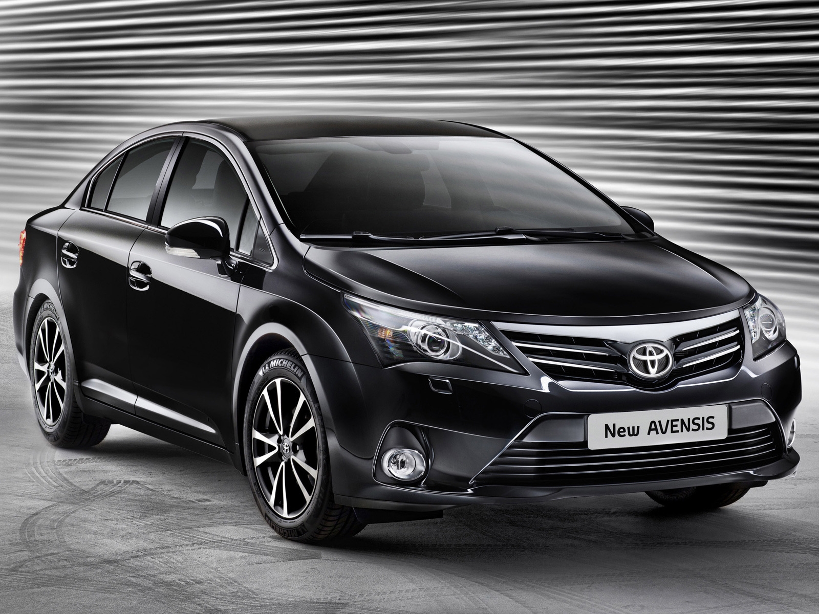 2012 Toyota Avensis for 1600 x 1200 resolution