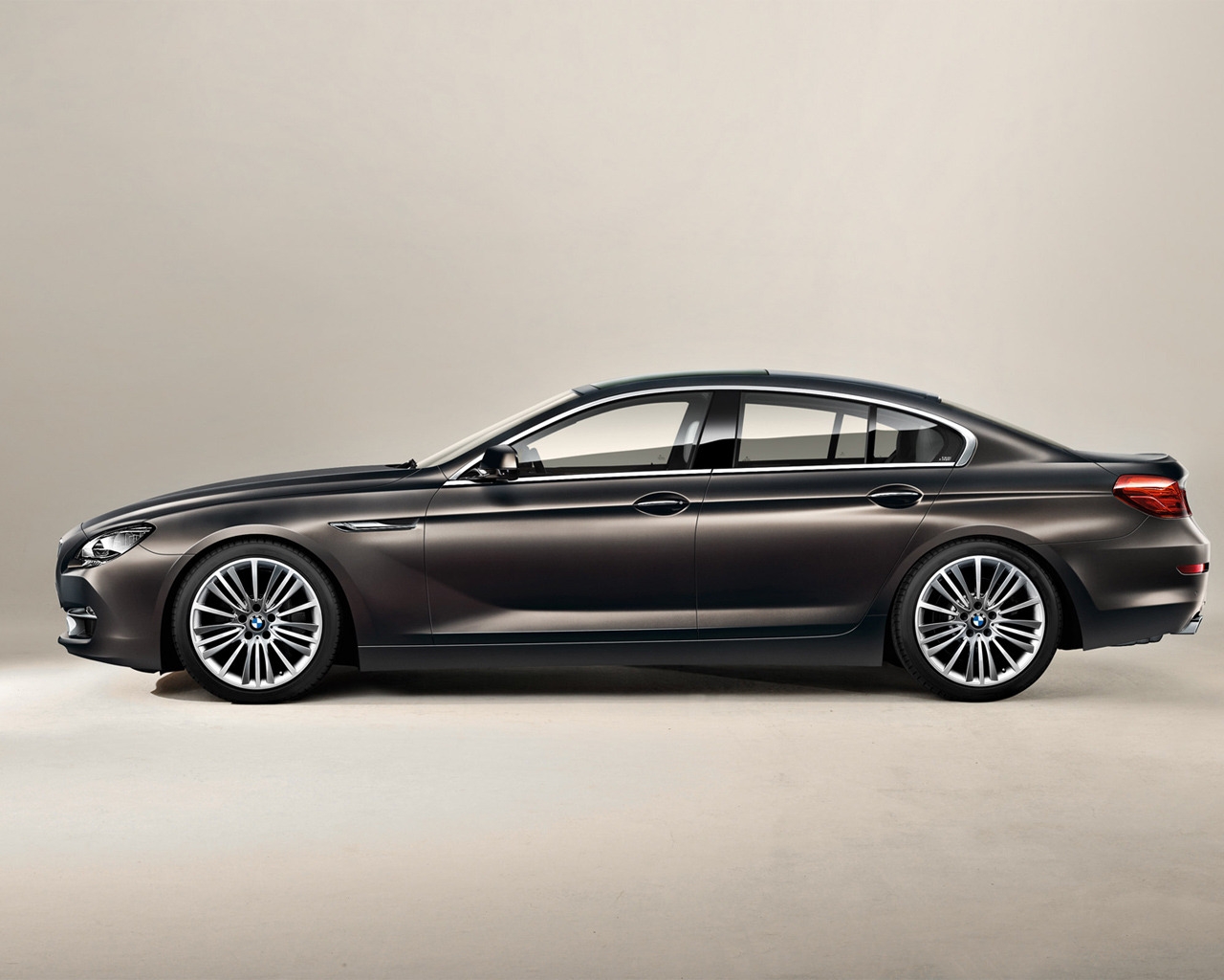 2013 BMW 6 Series Side for 1280 x 1024 resolution