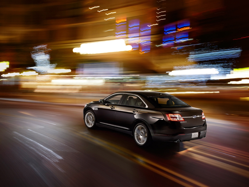 2013 Ford Taurus for 1024 x 768 resolution
