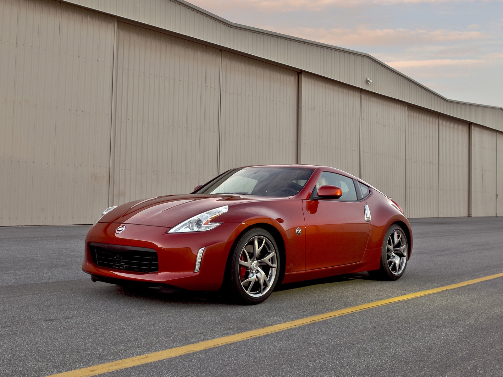 2013 Nissan 370Z Magma Red for 1600 x 1200 resolution