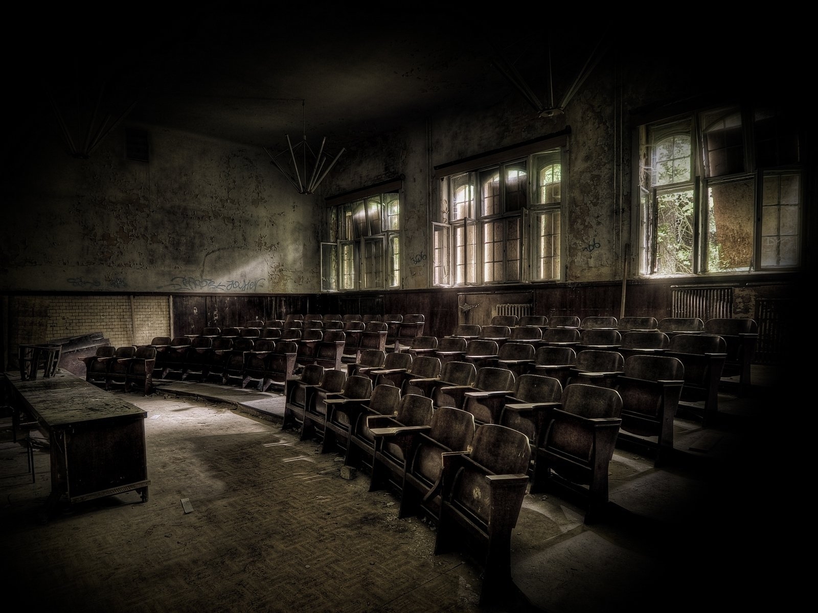 Abandoned classroom for 1600 x 1200 resolution