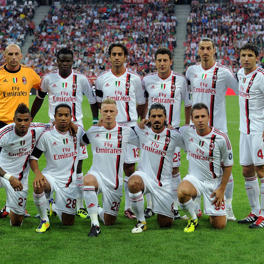 AC Milan Team Picture for 1024 x 1024 iPad resolution