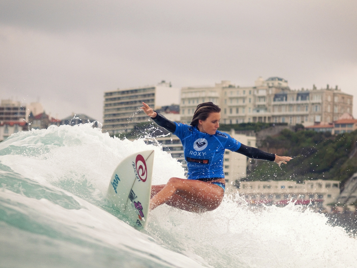 Alana Blanchard Surfing for 1152 x 864 resolution