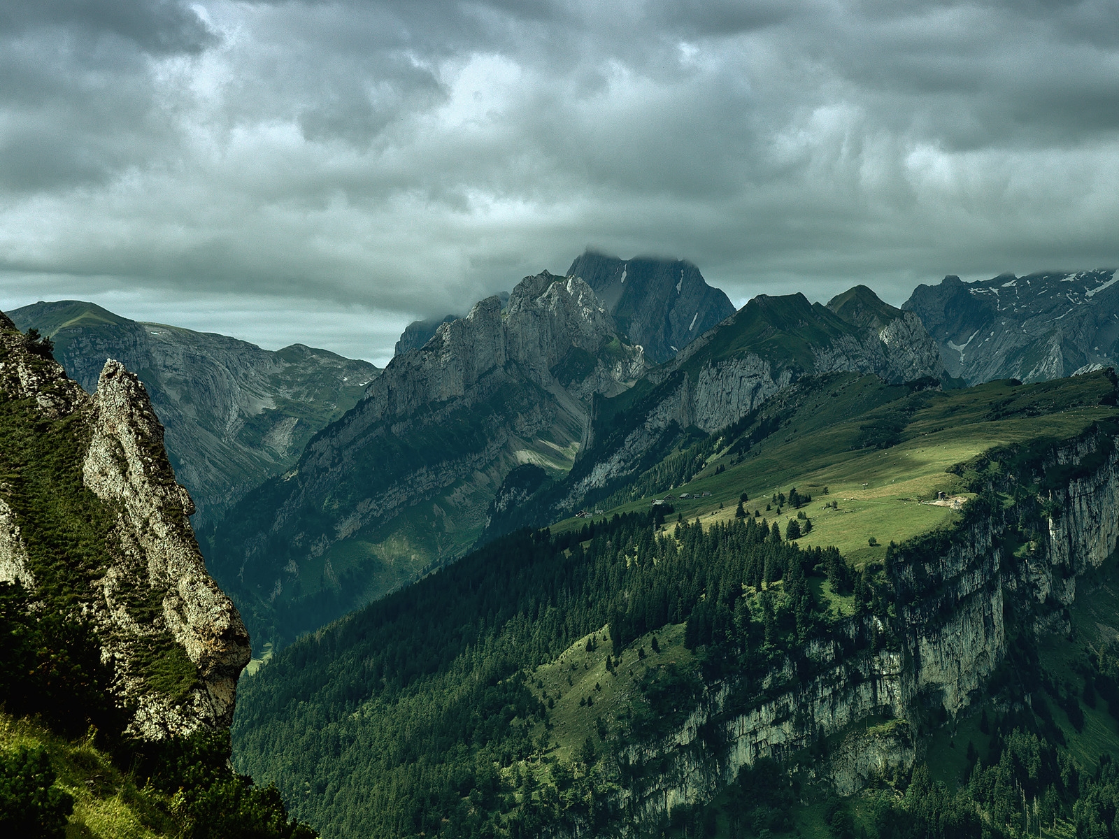 Alpstein before Rain for 1600 x 1200 resolution