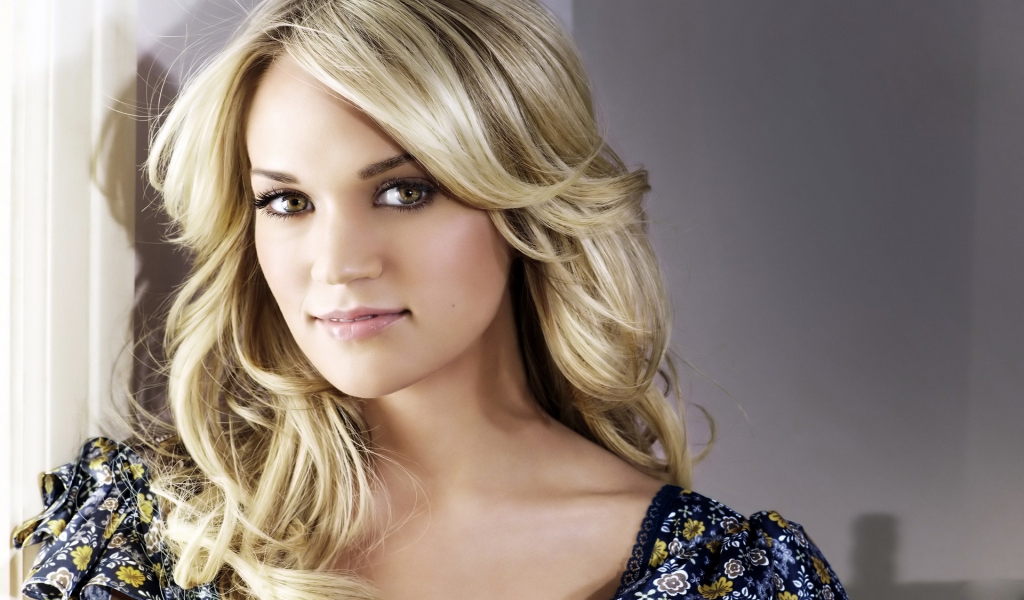 Amazing Carrie Underwood for 1024 x 600 widescreen resolution