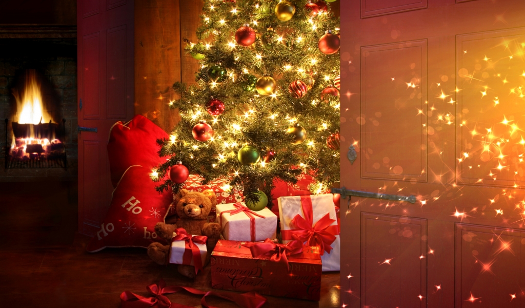 Amazing Christmas Tree for 1024 x 600 widescreen resolution