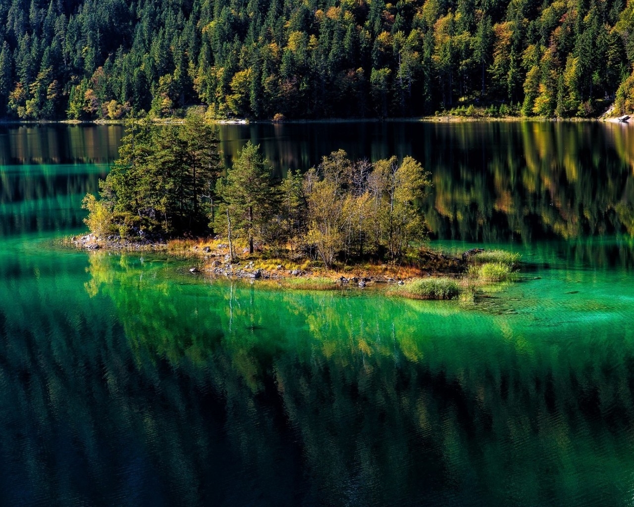 Amazing Mountain Lake for 1280 x 1024 resolution