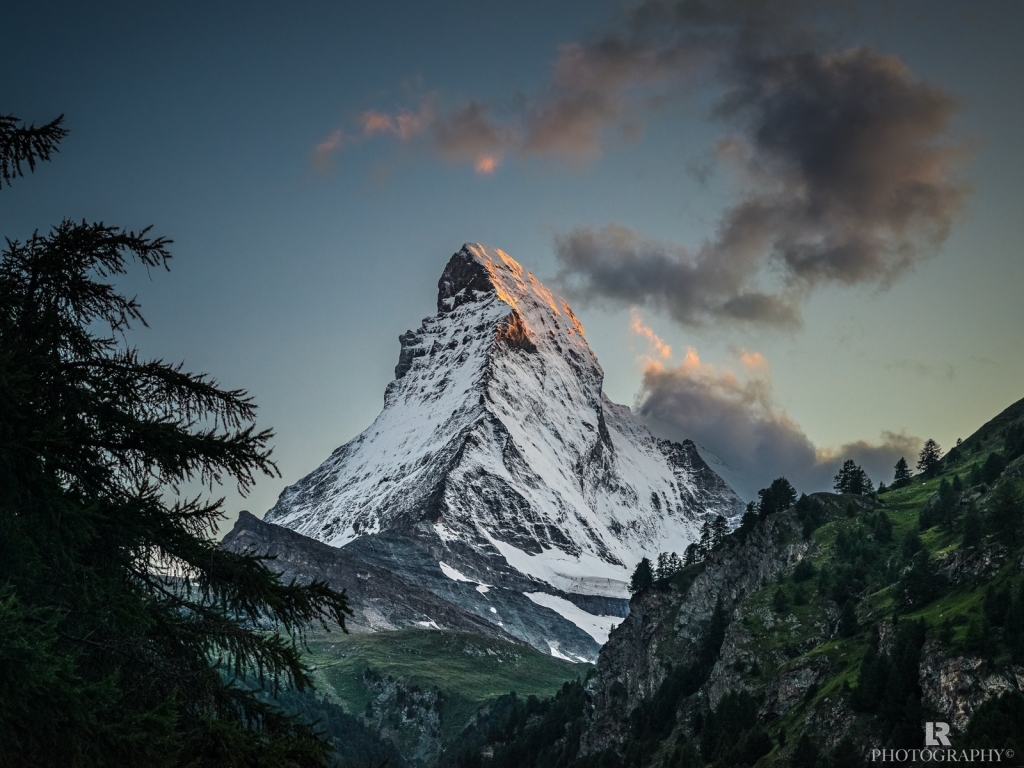 Amazing Mountain Peak for 1024 x 768 resolution