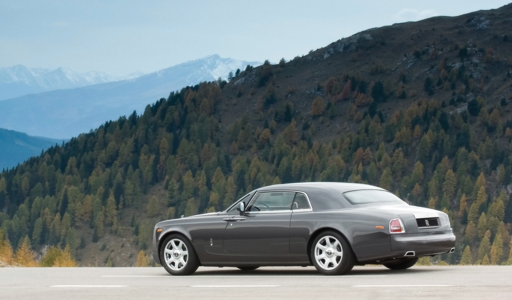 Amazing Rolls Royce Side Angle for 1024 x 600 widescreen resolution