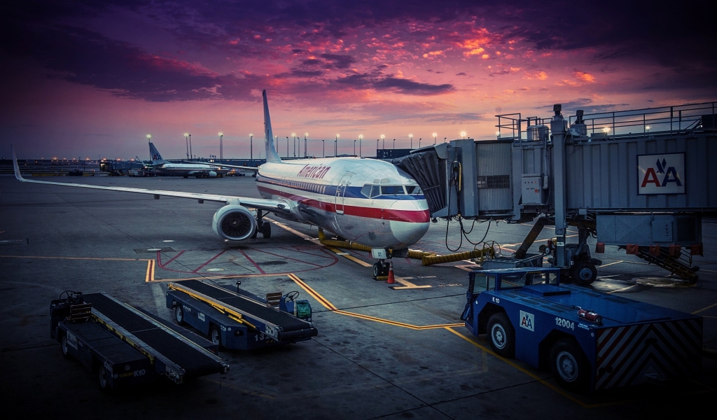 American Airlines Landed for 1024 x 600 widescreen resolution
