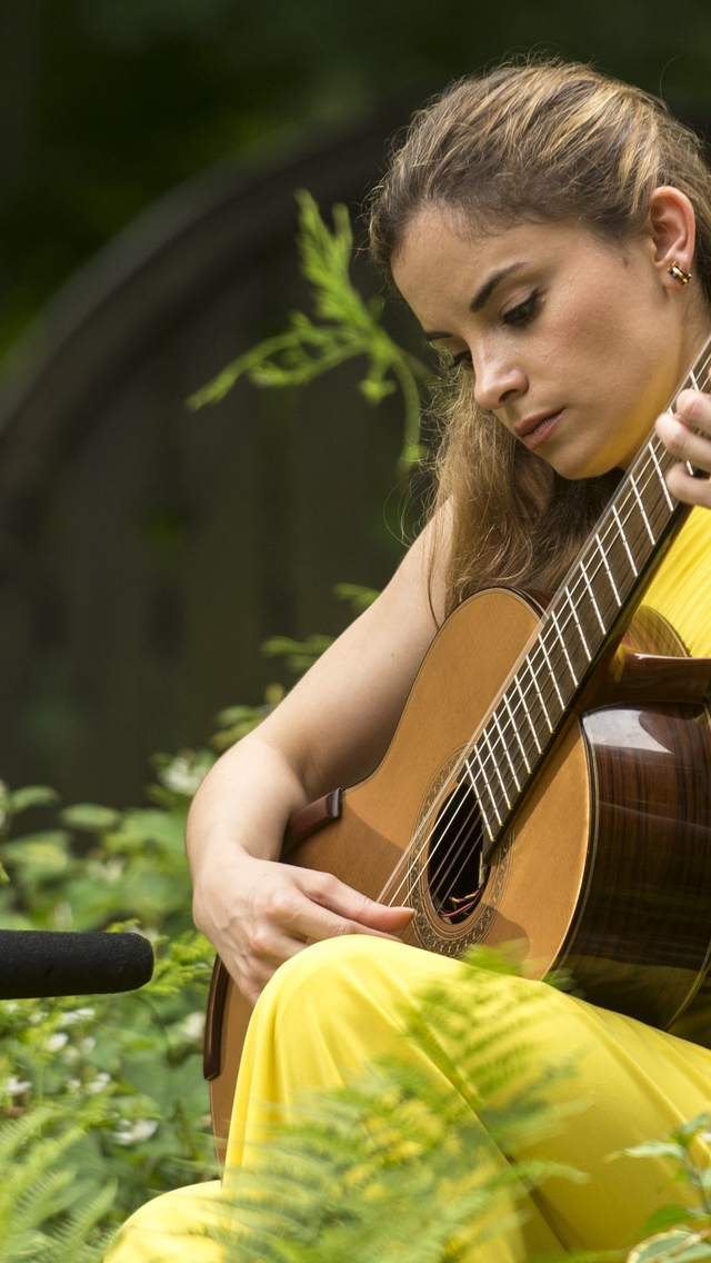 Ana Vidovic Playing Guitar for 640 x 1136 iPhone 5 resolution
