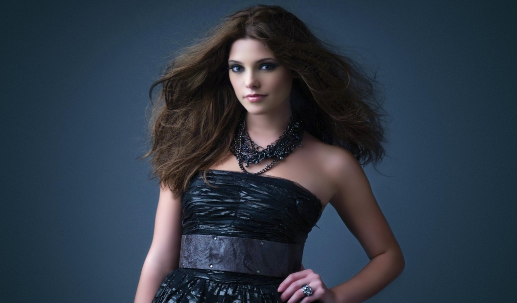 Ashley Greene Look for 1024 x 600 widescreen resolution