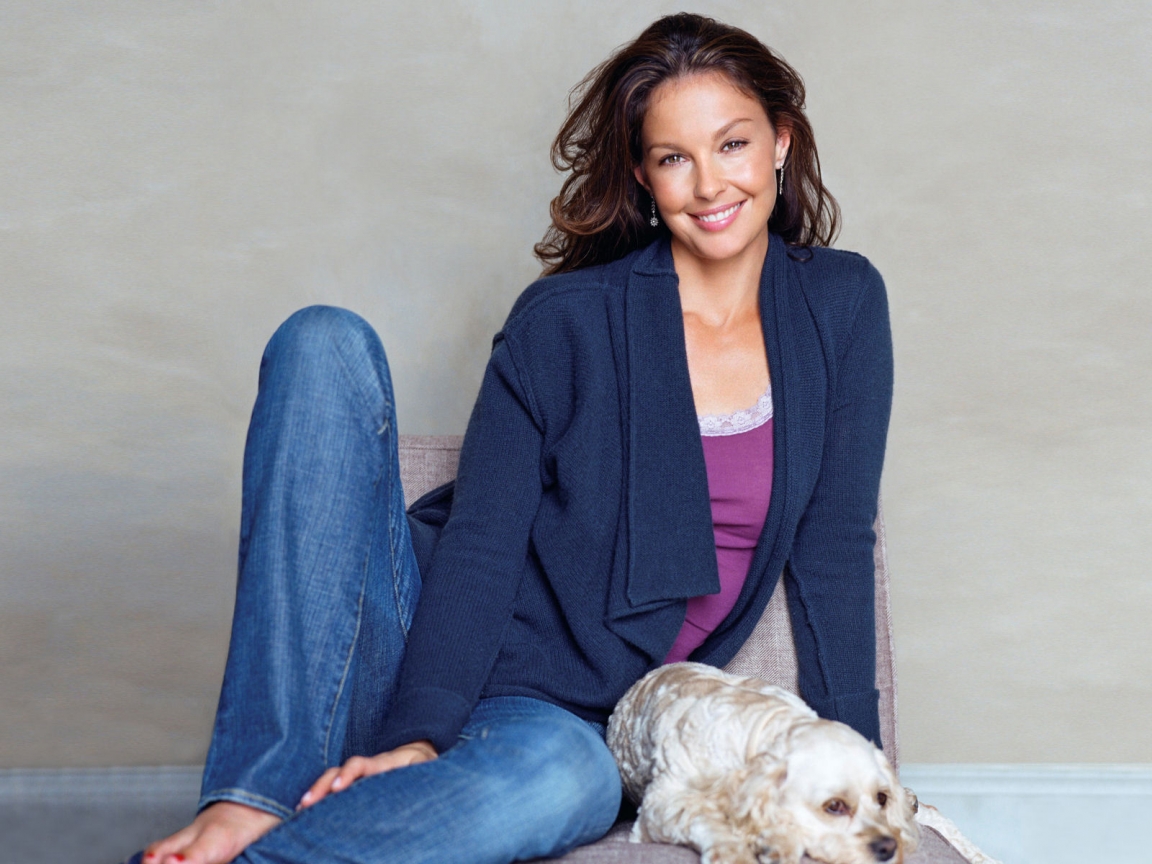 Ashley Judd Smile for 1152 x 864 resolution