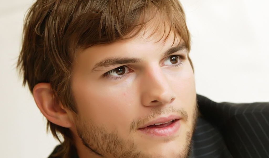 Ashton Kutcher Handsome for 1024 x 600 widescreen resolution