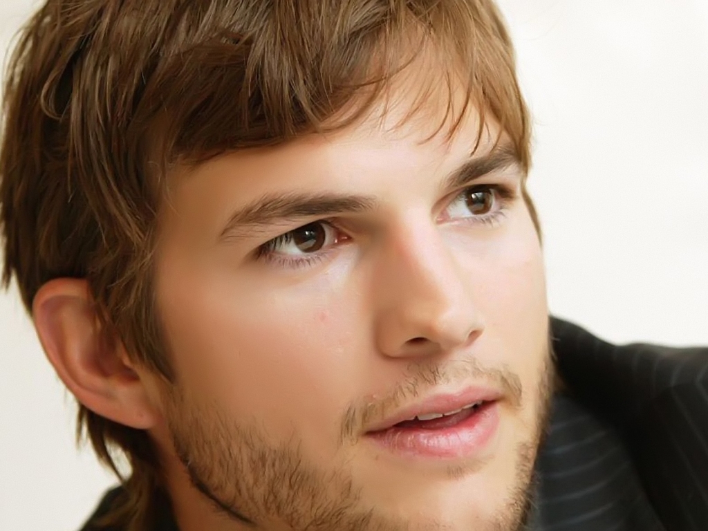 Ashton Kutcher Handsome for 1024 x 768 resolution