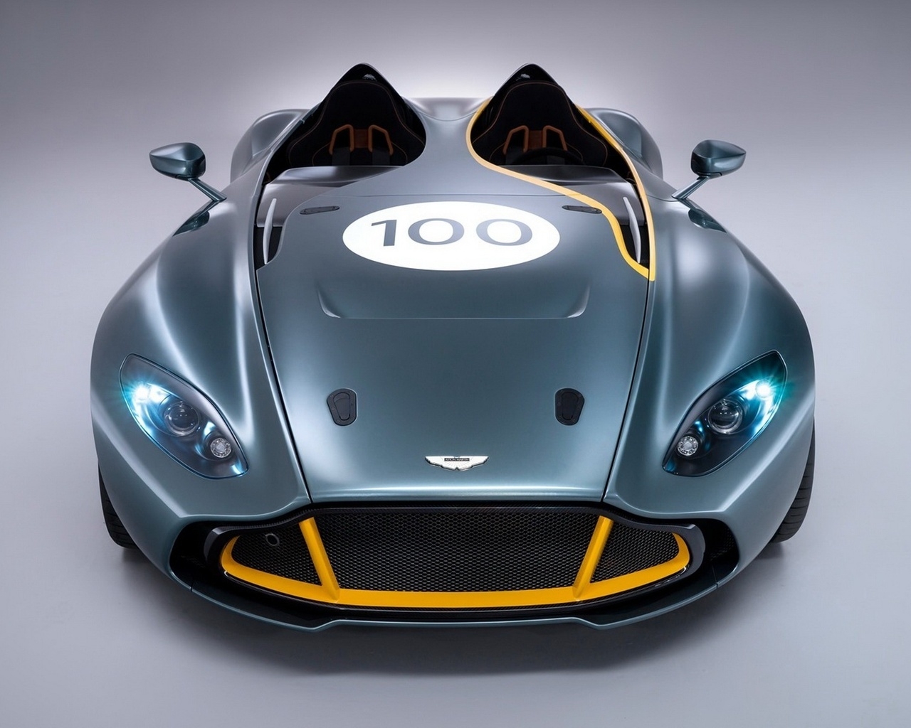 Aston Martin CC100 Speedster Front View for 1280 x 1024 resolution