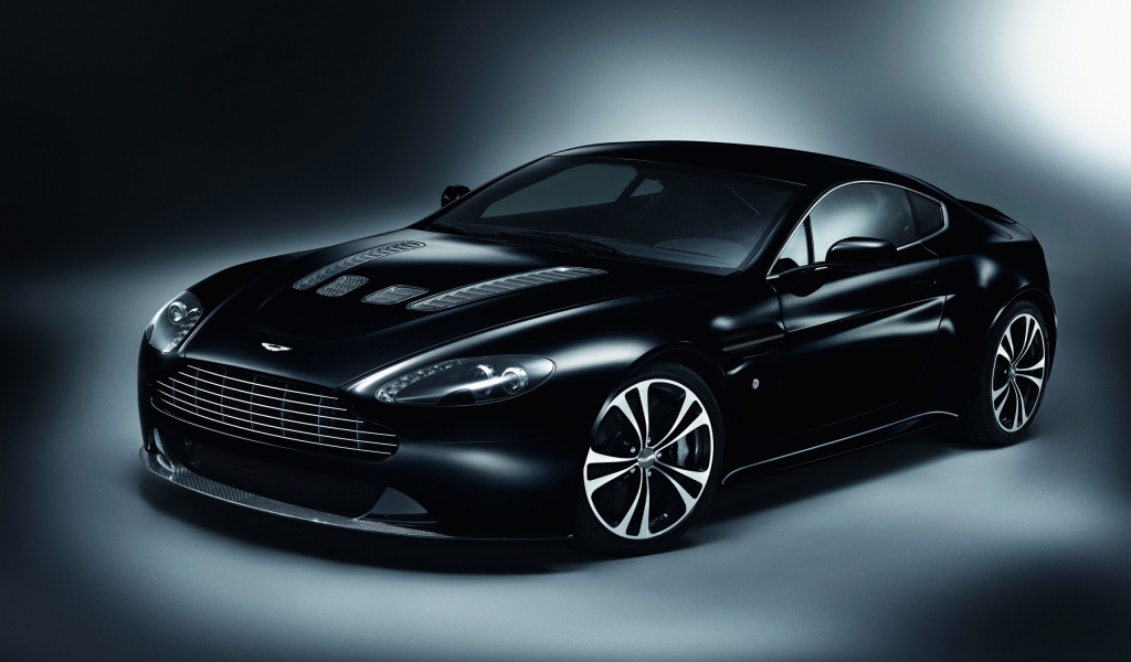 Aston Martin V12 Vantage Carbon Black for 1024 x 600 widescreen resolution