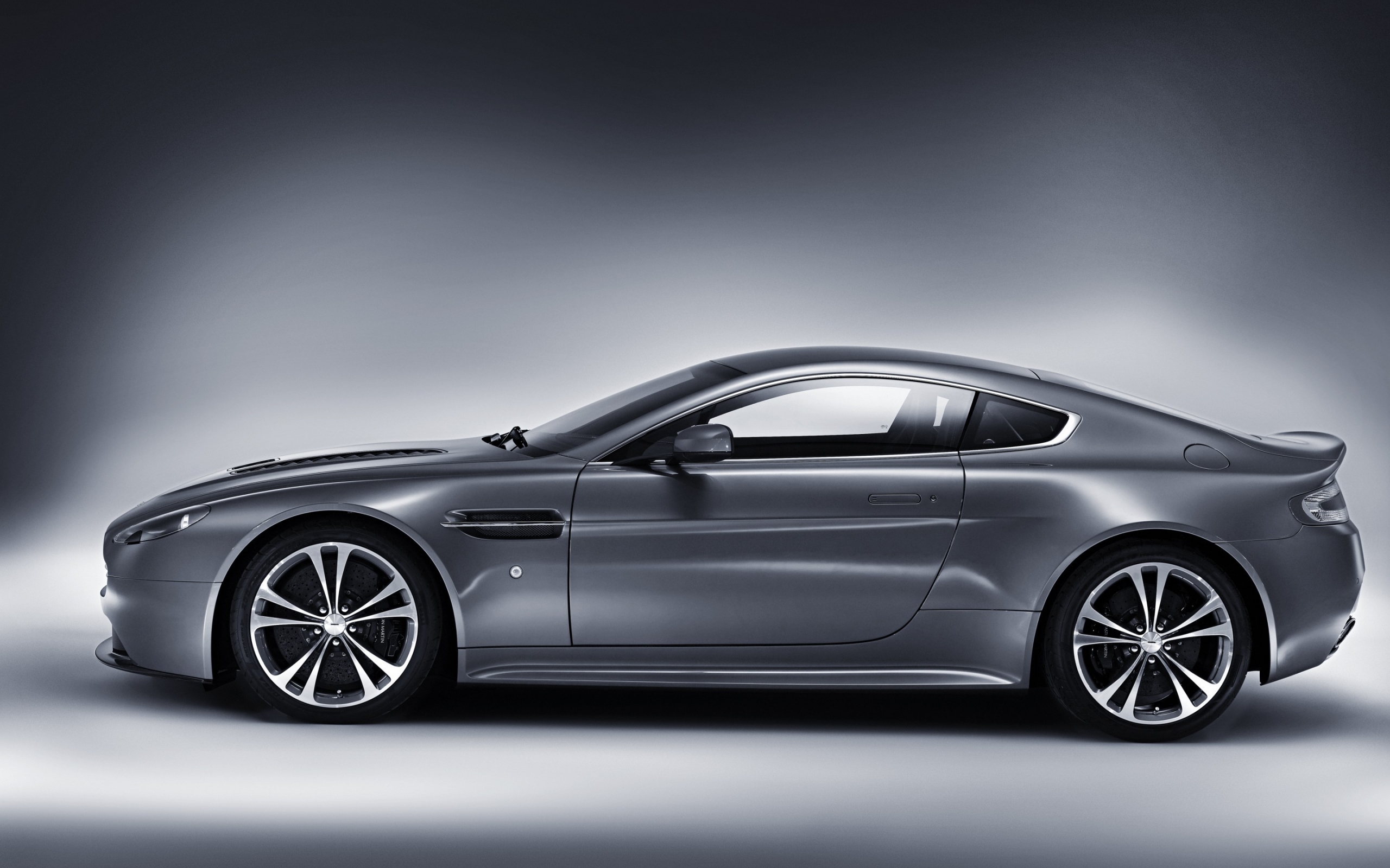 Aston Martin V12 Vantage Front View for 2560 x 1600 widescreen resolution