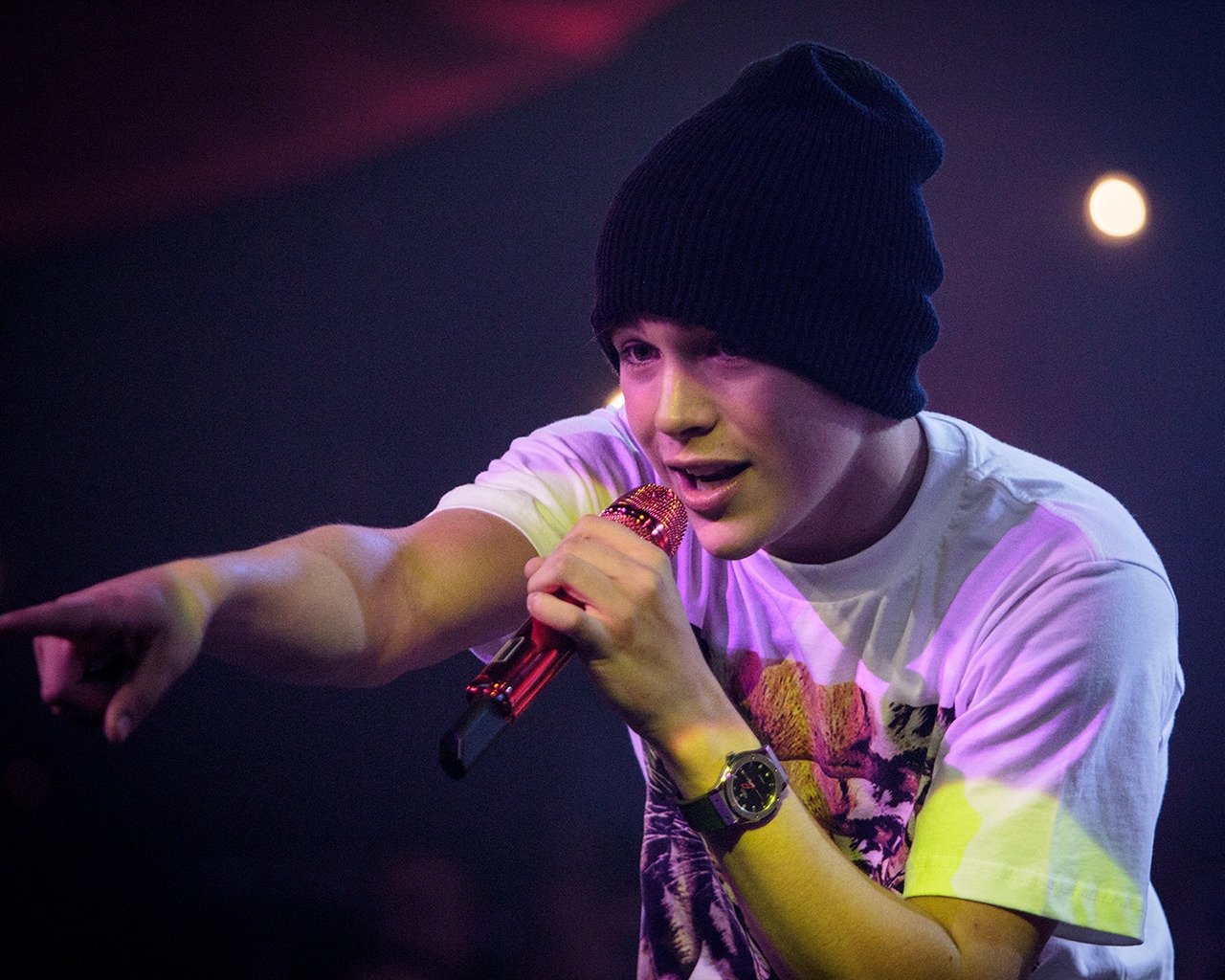 Austin Mahone on Stage for 1280 x 1024 resolution