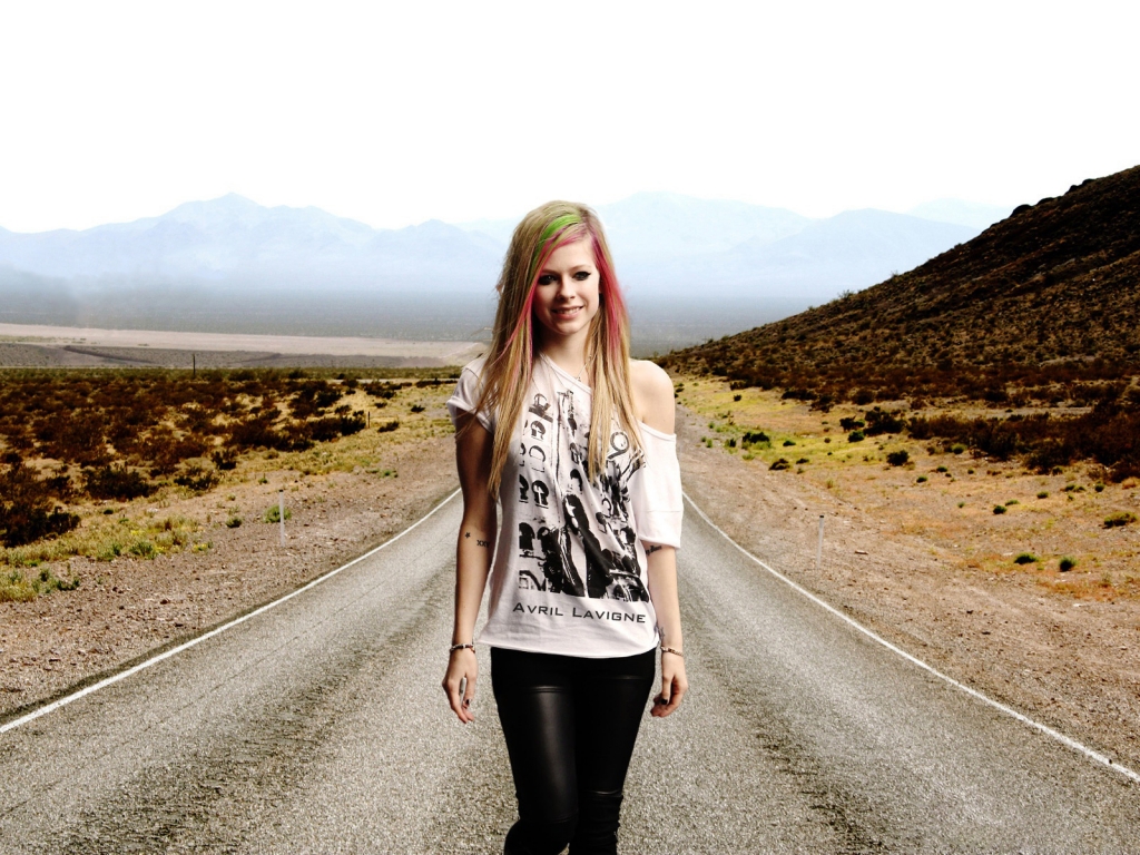 Avril Lavigne Walking for 1024 x 768 resolution