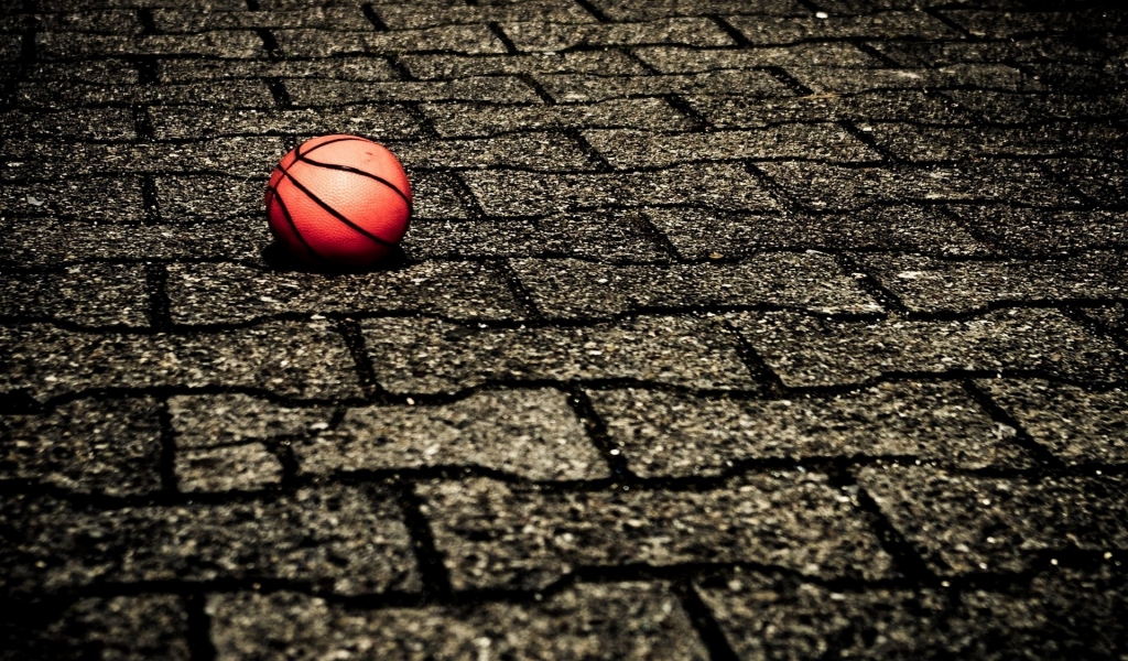 Ball on The Street for 1024 x 600 widescreen resolution