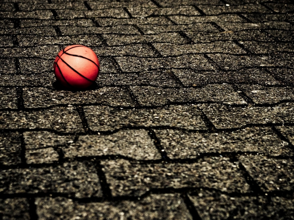 Ball on The Street for 1024 x 768 resolution