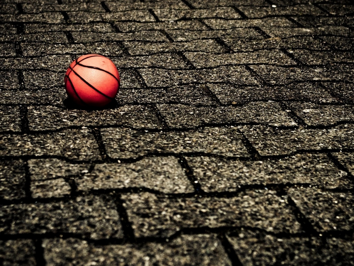 Ball on The Street for 1152 x 864 resolution