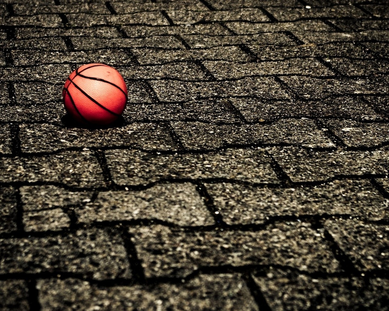 Ball on The Street for 1280 x 1024 resolution